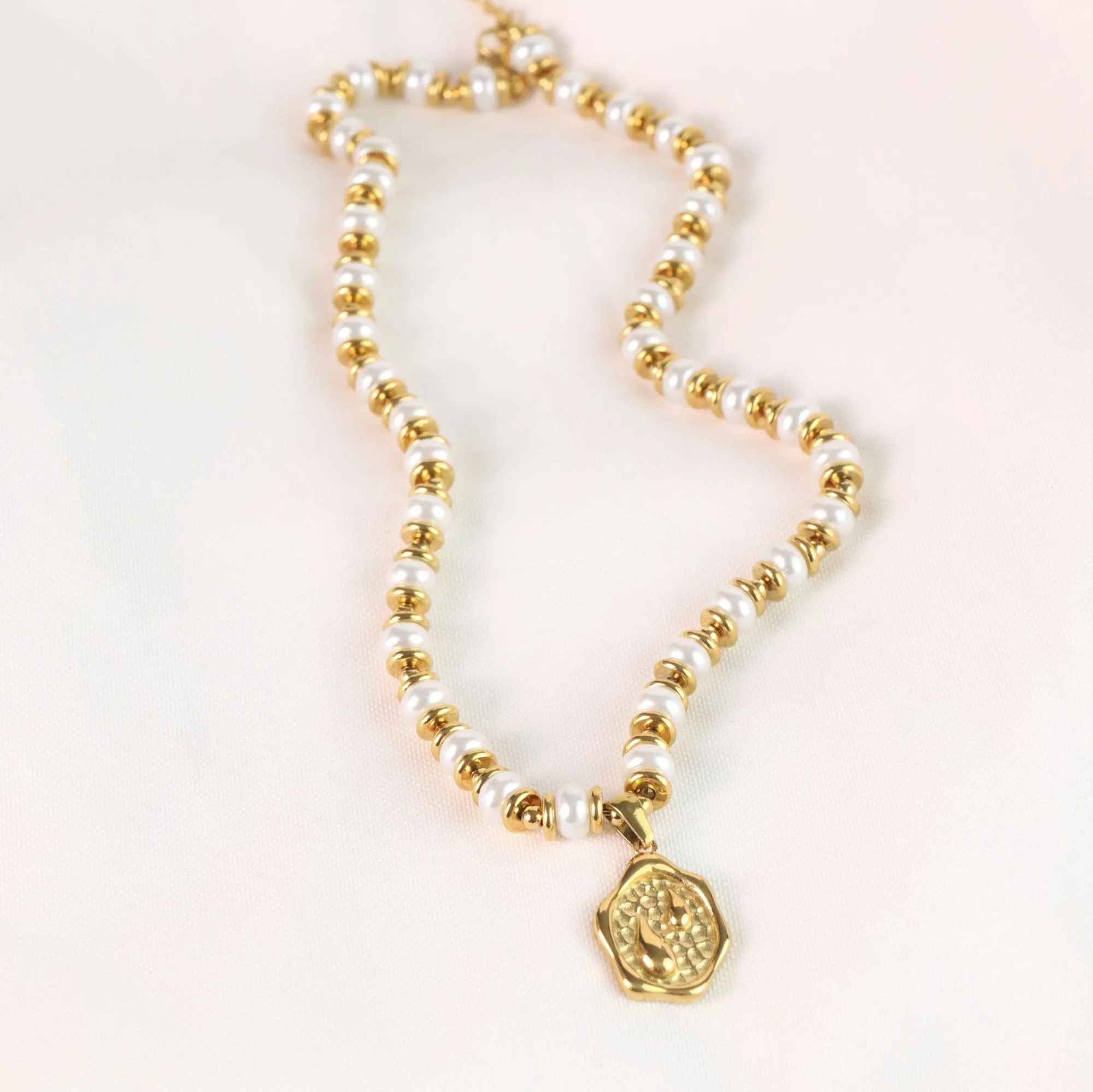 Alyssa - Gold and Pearl Pendant Necklace