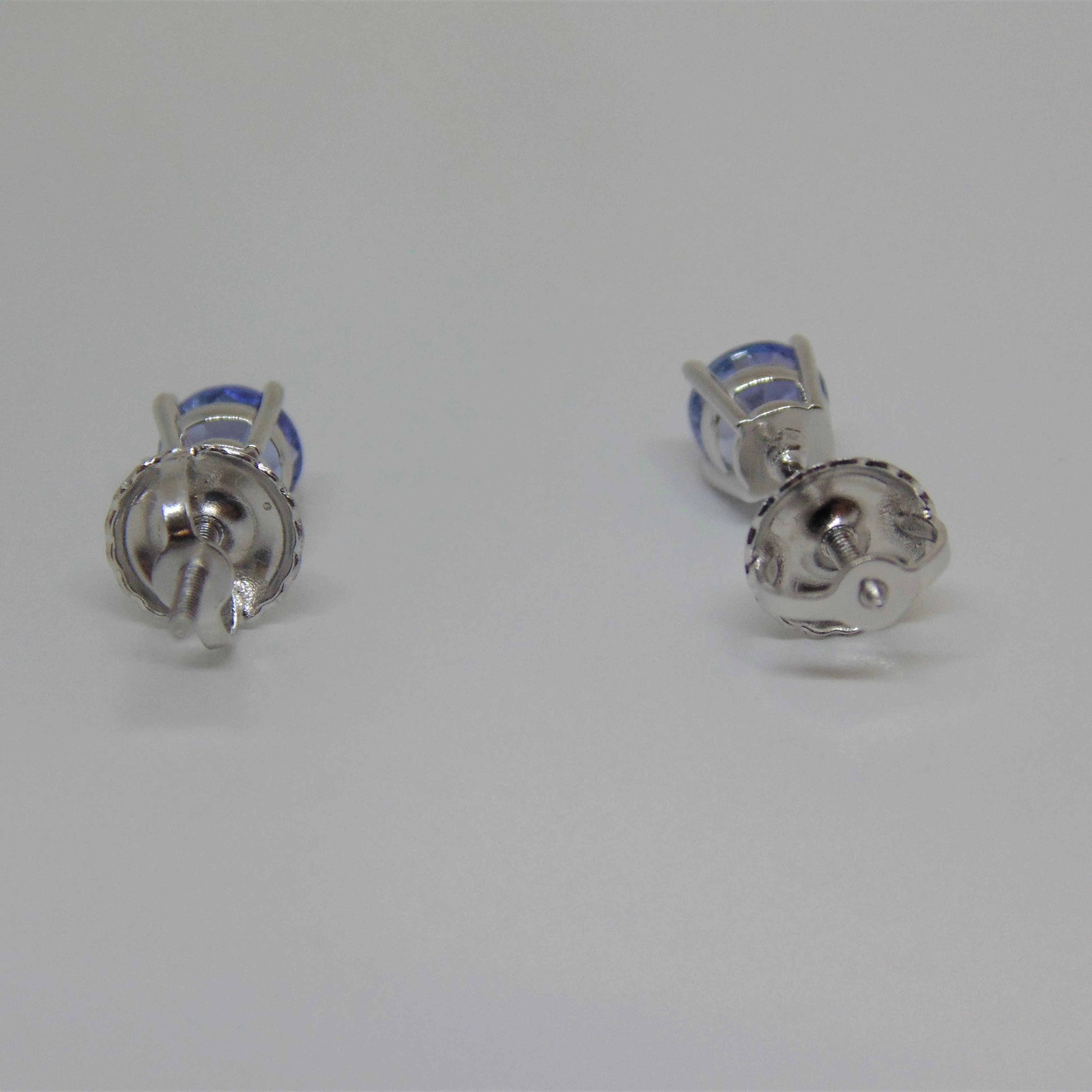 Basket-Set Round Tanzanite Studs