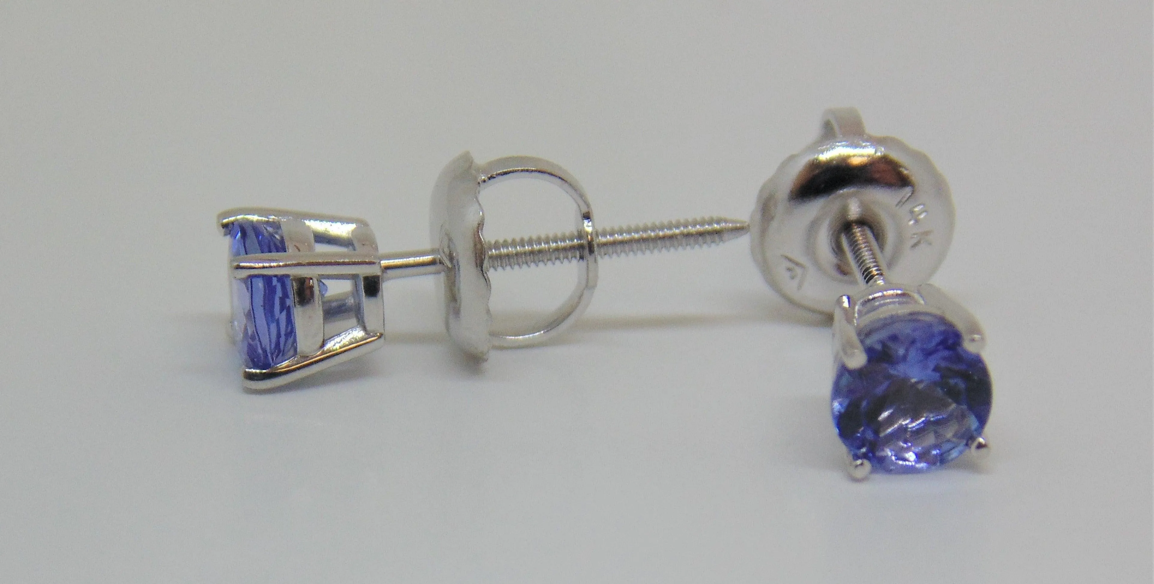 Basket-Set Round Tanzanite Studs