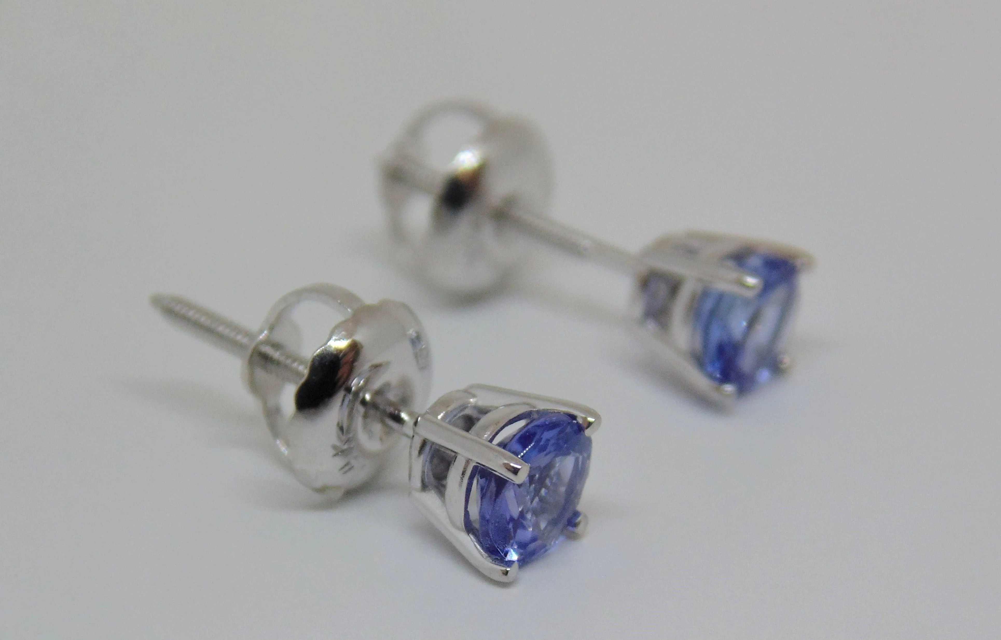 Basket-Set Round Tanzanite Studs