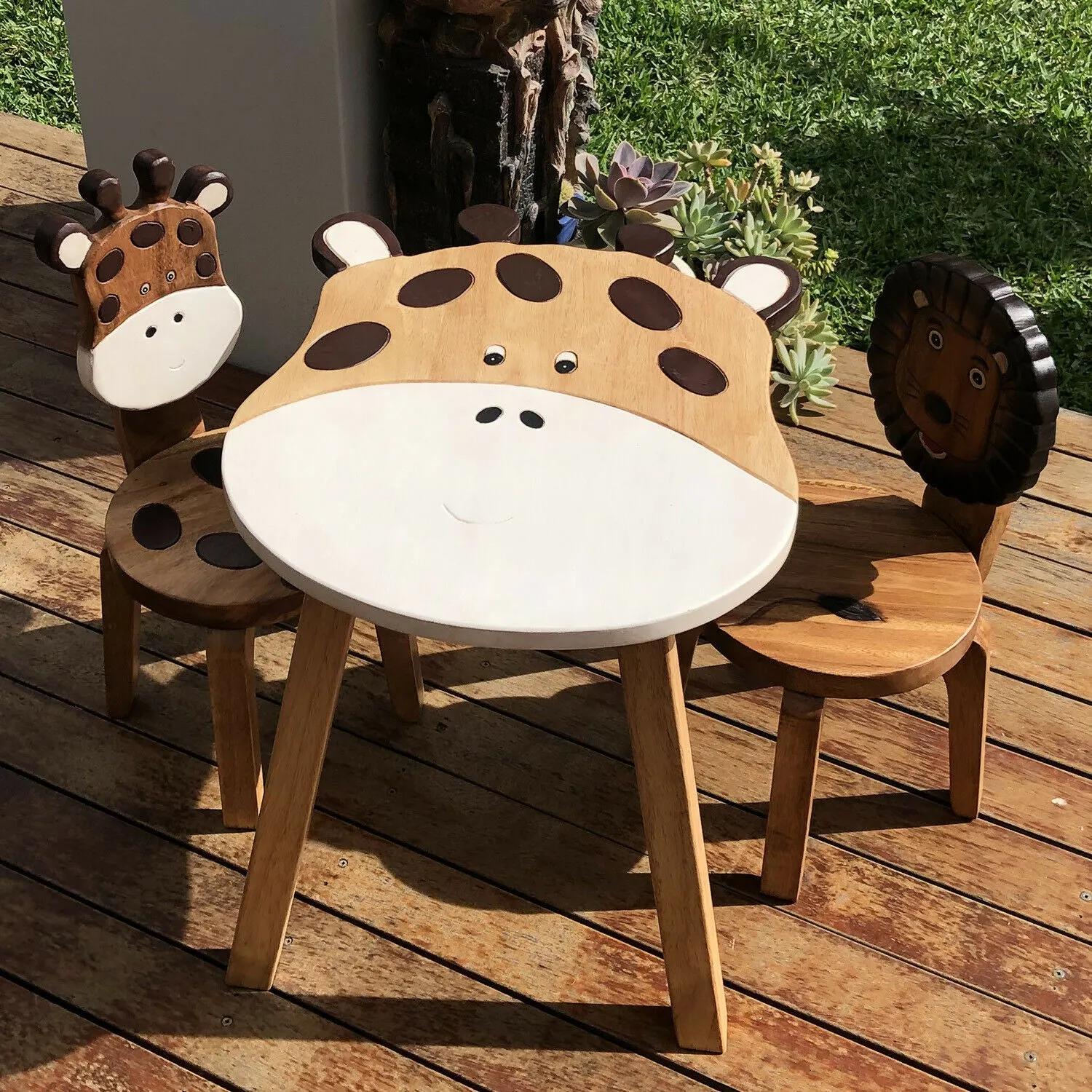 Children’s wooden table : Giraffe themed