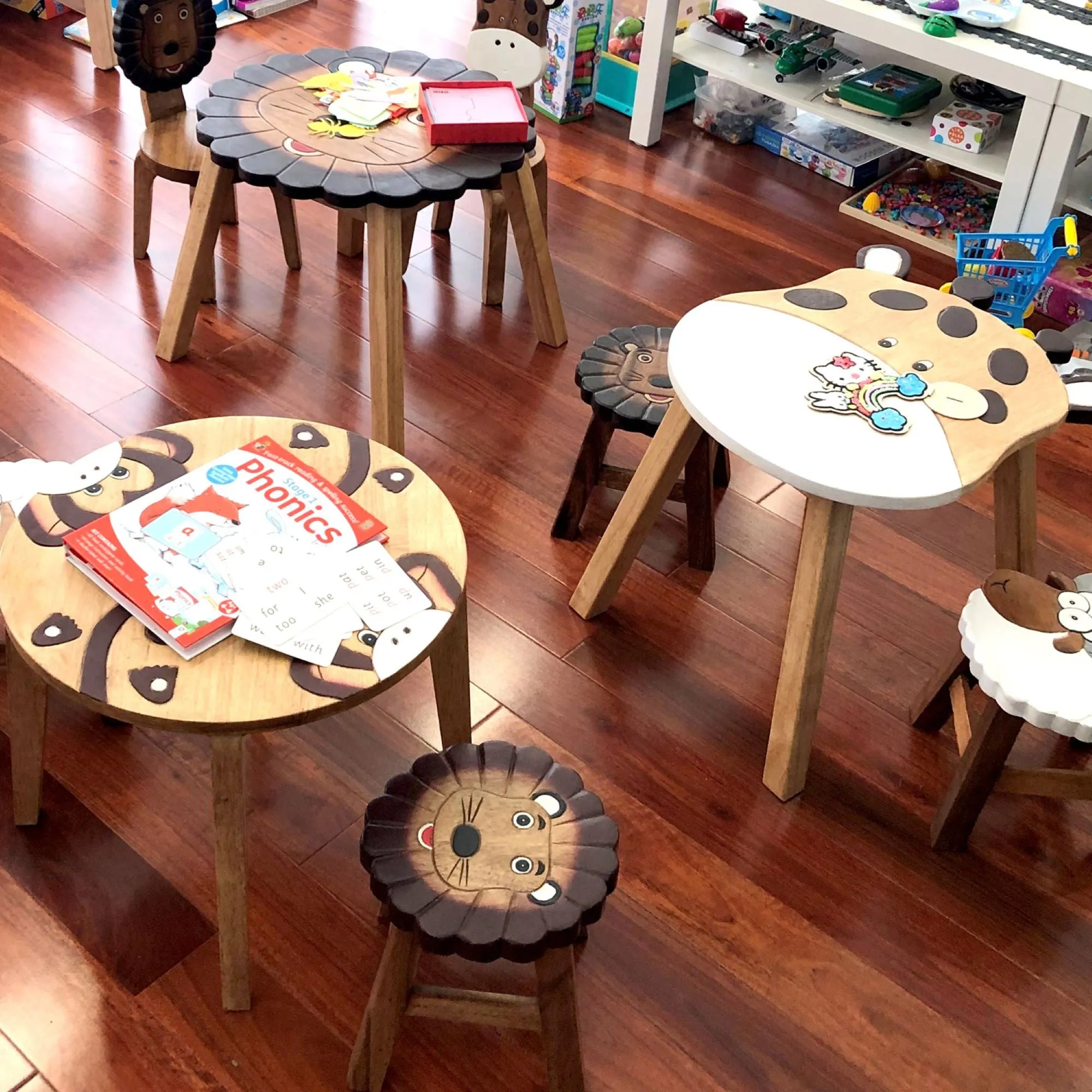 Children’s wooden table : Giraffe themed